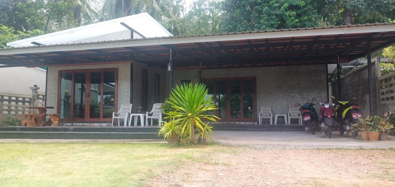 Kohjum Freedom Resort Koh Jum Exterior photo