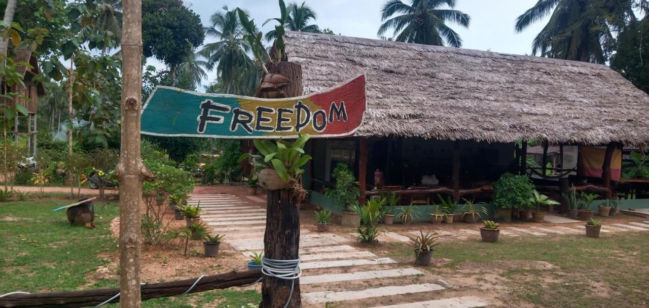 Kohjum Freedom Resort Koh Jum Exterior photo