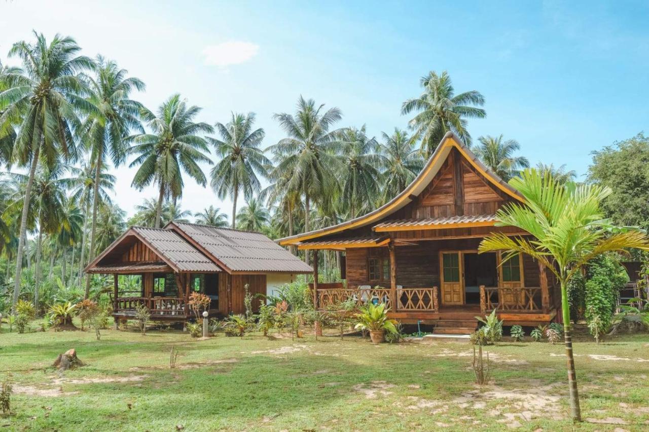 Kohjum Freedom Resort Koh Jum Exterior photo