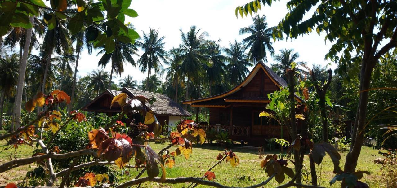 Kohjum Freedom Resort Koh Jum Exterior photo