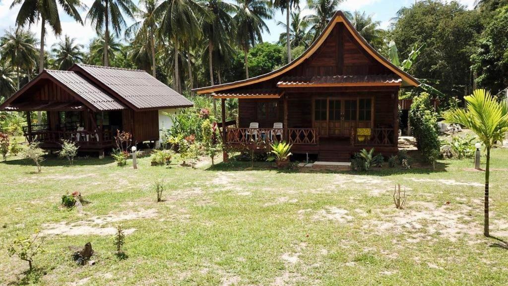 Kohjum Freedom Resort Koh Jum Exterior photo