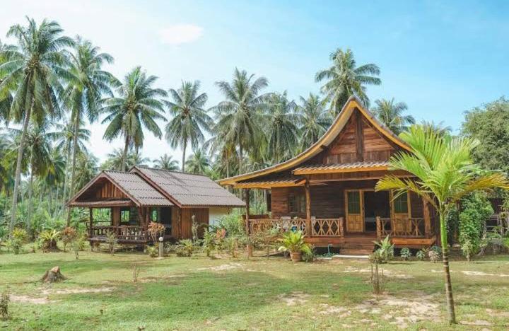 Kohjum Freedom Resort Koh Jum Exterior photo