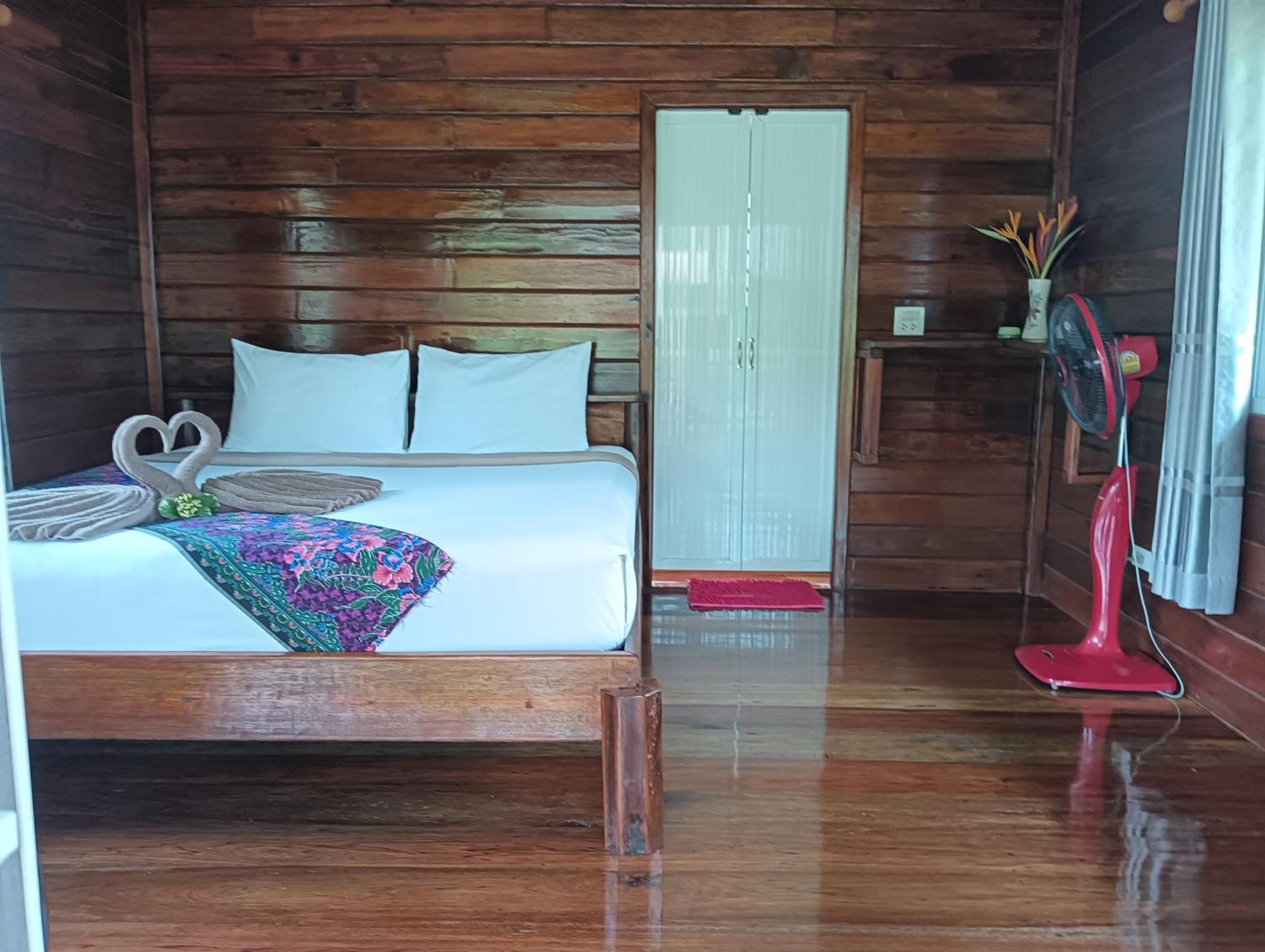 Kohjum Freedom Resort Koh Jum Exterior photo