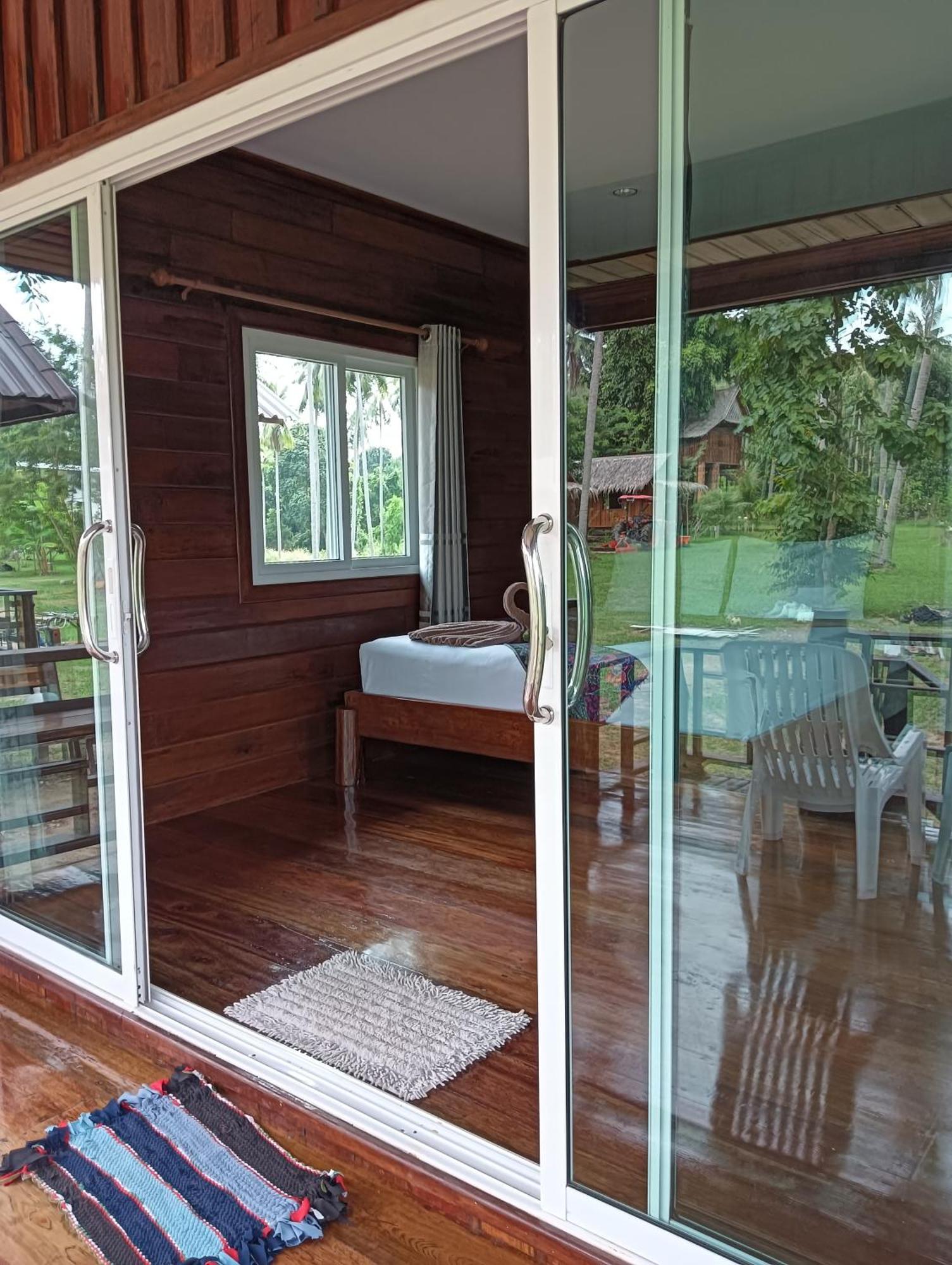 Kohjum Freedom Resort Koh Jum Exterior photo