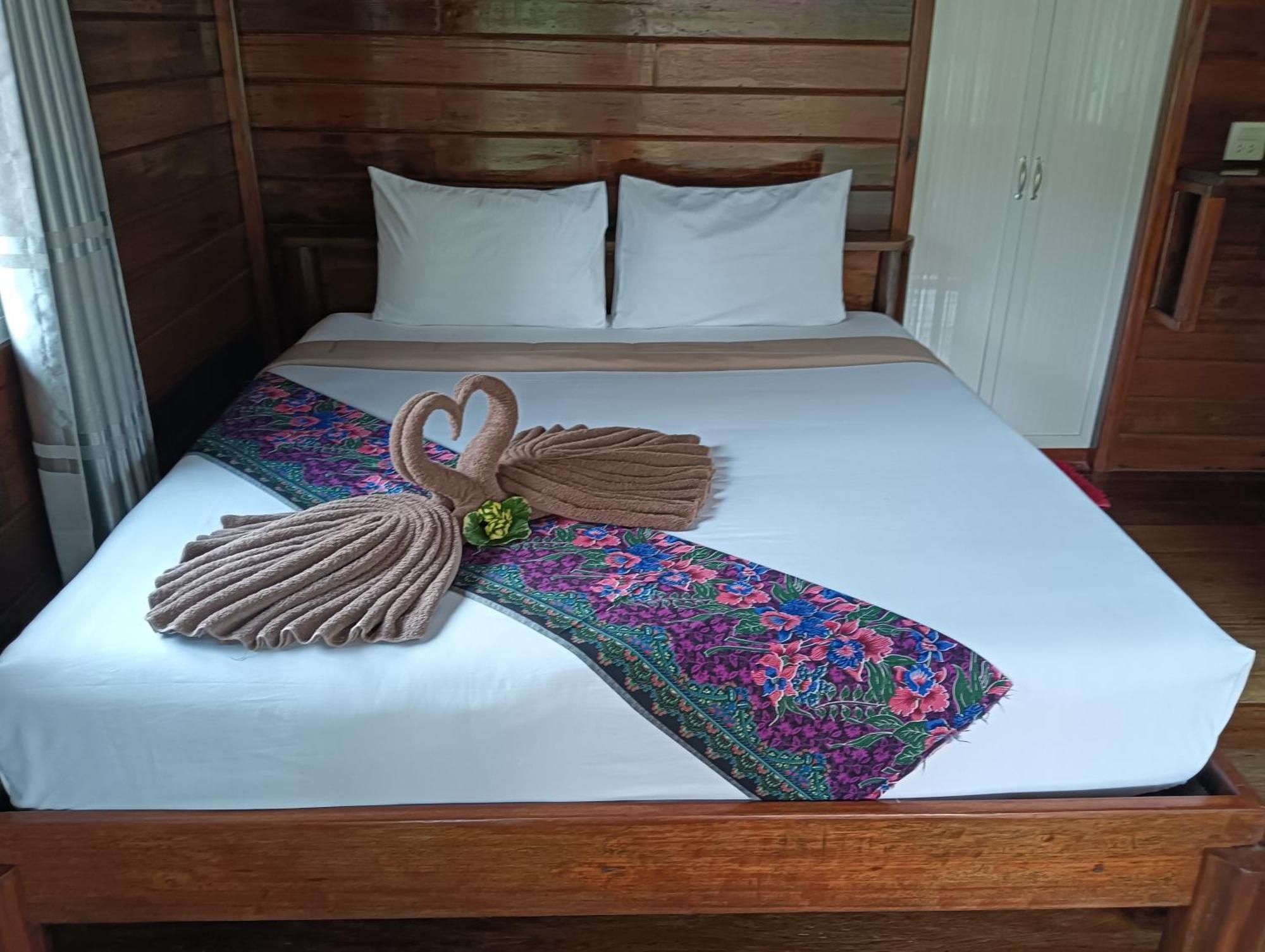 Kohjum Freedom Resort Koh Jum Exterior photo