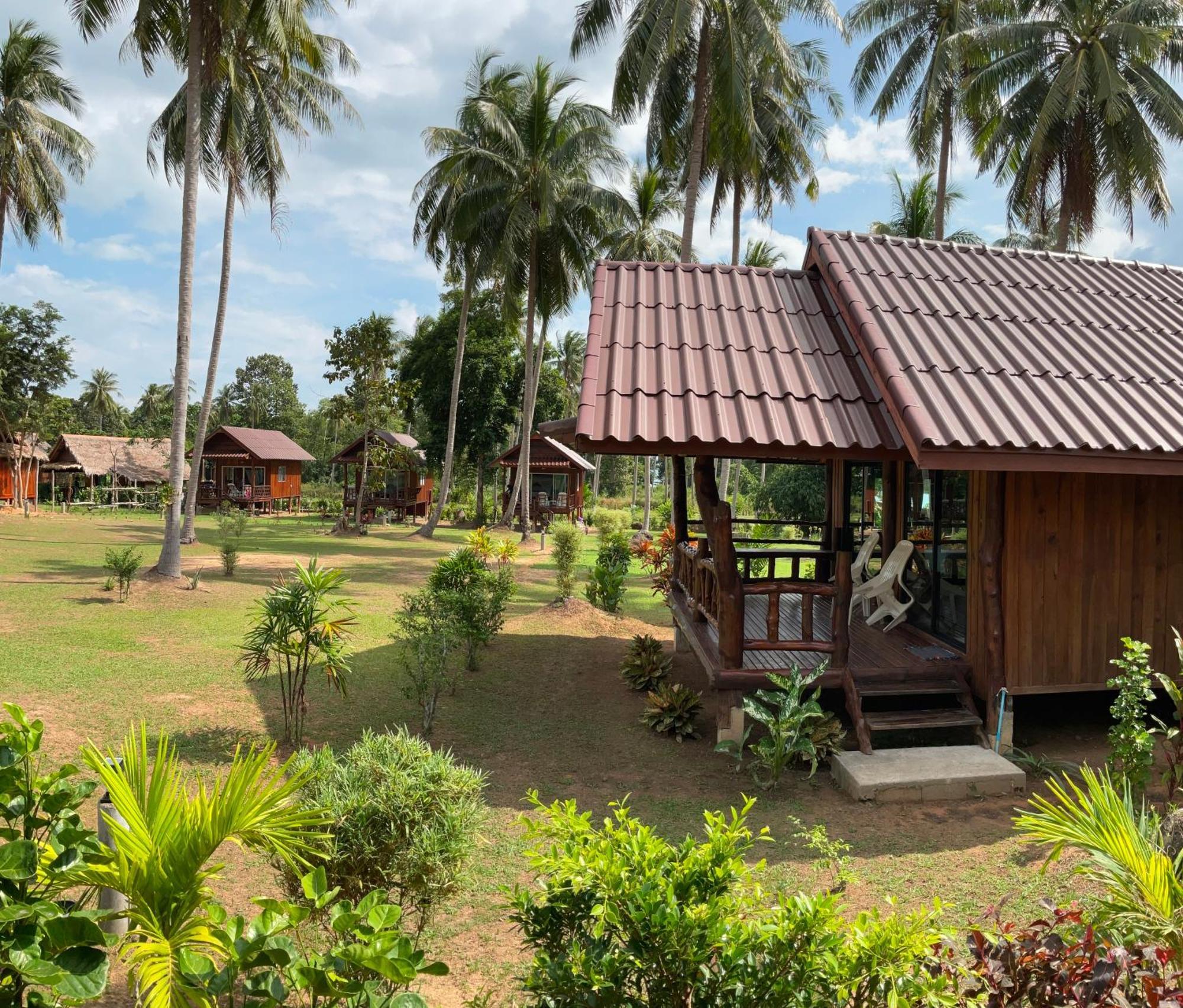 Kohjum Freedom Resort Koh Jum Exterior photo